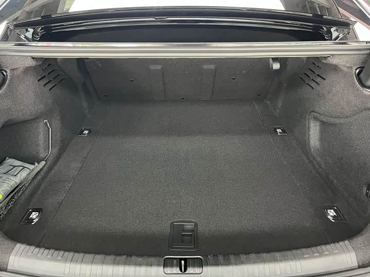 Фото 29 - Audi A6L