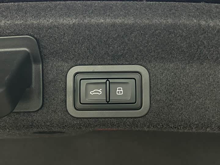 Фото 30 - Audi A6L