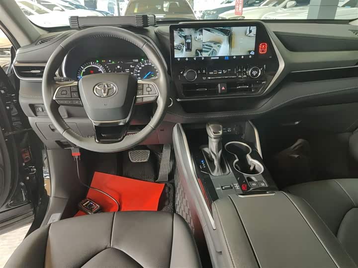 Фото 10 - Toyota Highlander