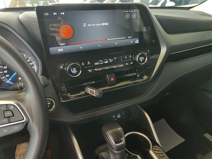 Фото 13 - Toyota Highlander