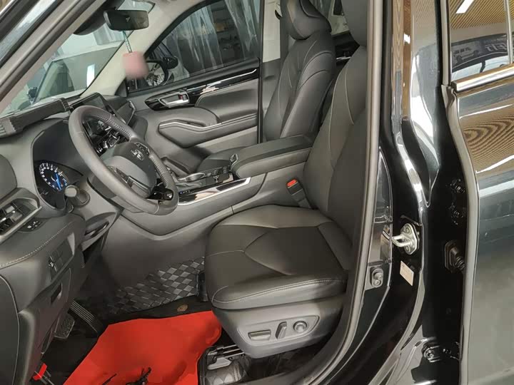 Фото 15 - Toyota Highlander