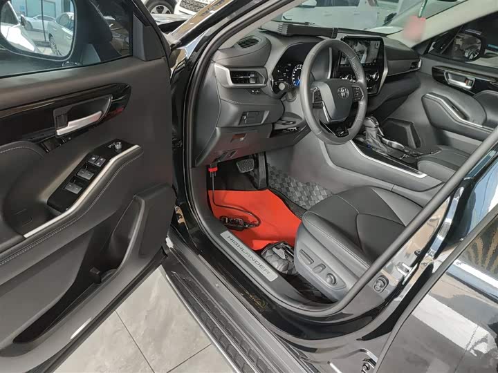 Фото 16 - Toyota Highlander