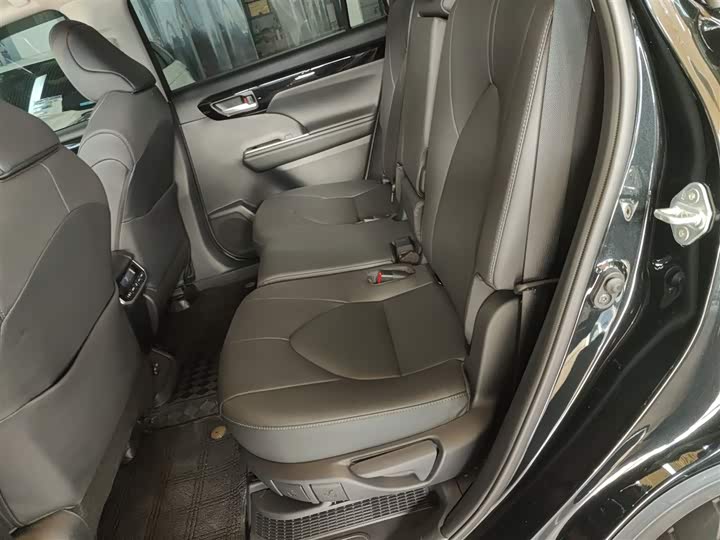 Фото 17 - Toyota Highlander