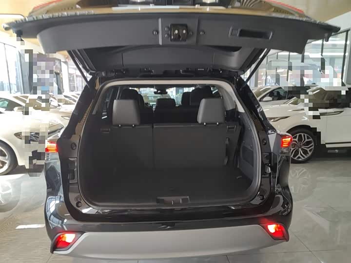 Фото 19 - Toyota Highlander