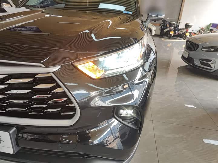 Фото 24 - Toyota Highlander