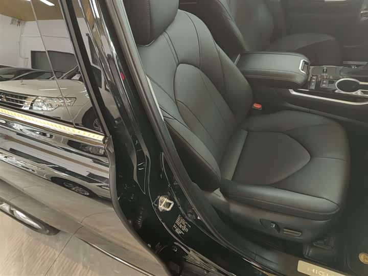 Фото 25 - Toyota Highlander