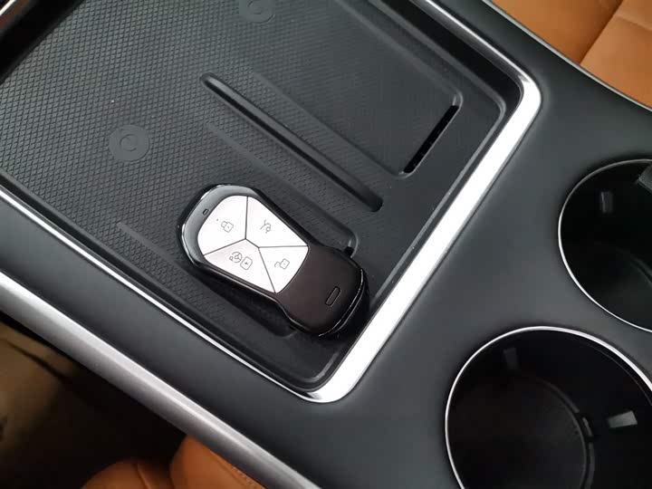 Фото 9 - XPeng G9