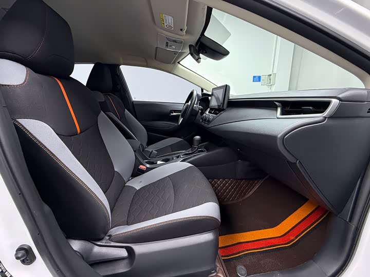 Фото 10 - Toyota Corolla