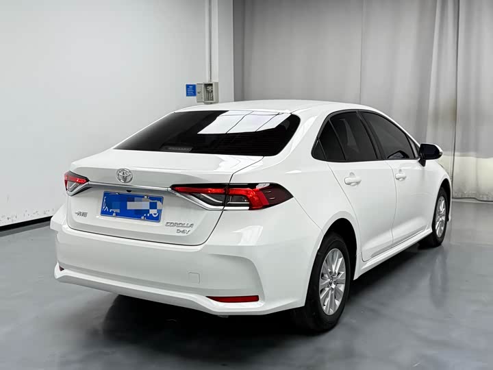 Фото 14 - Toyota Corolla