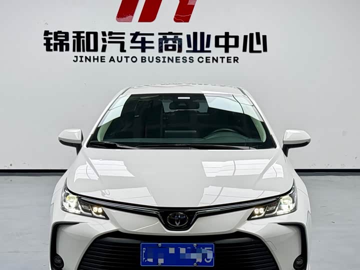 Фото 2 - Toyota Corolla