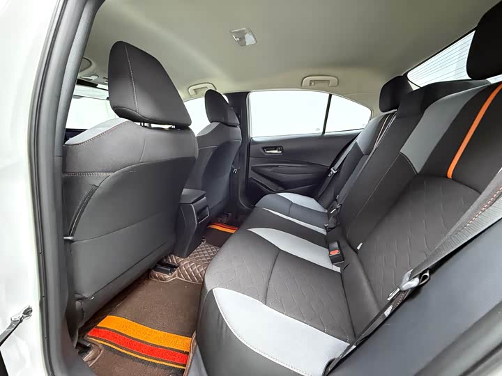 Фото 8 - Toyota Corolla