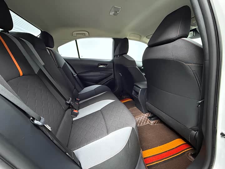 Фото 9 - Toyota Corolla