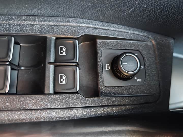 Фото 13 - Volkswagen T-Roc