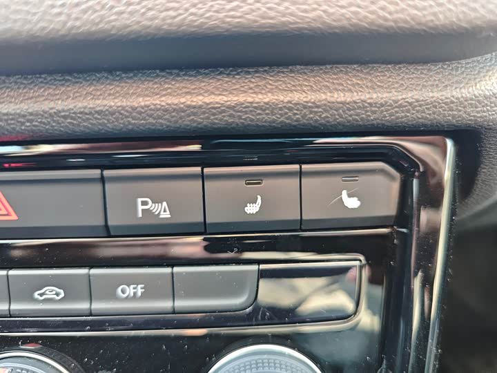 Фото 15 - Volkswagen T-Roc