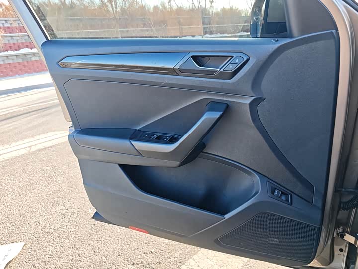 Фото 17 - Volkswagen T-Roc