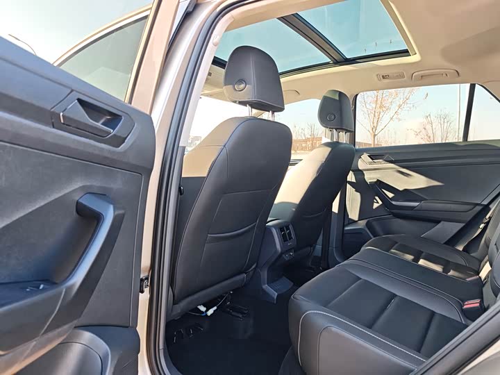 Фото 9 - Volkswagen T-Roc