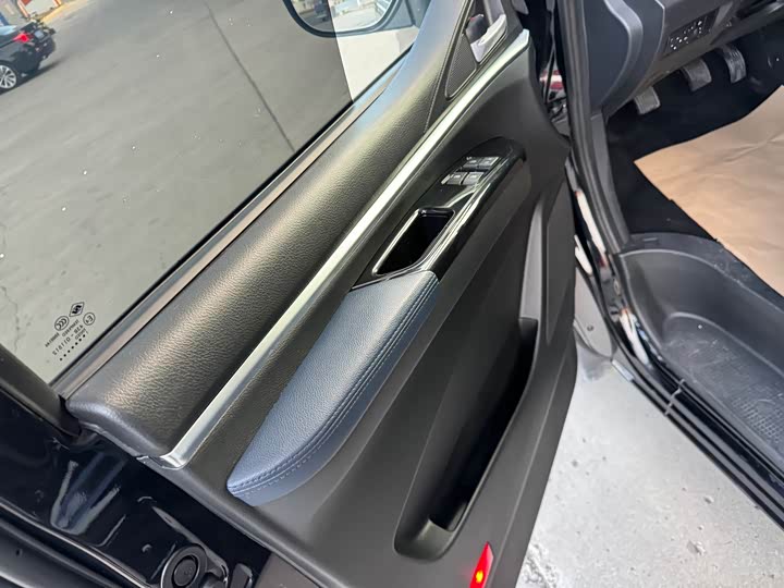 Фото 13 - Dongfeng Forthing Lingzhi M5