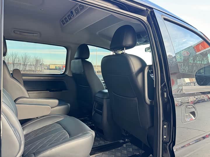 Фото 14 - Dongfeng Forthing Lingzhi M5