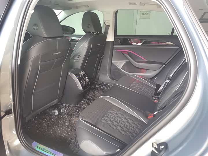 Фото 13 - Volkswagen Magotan