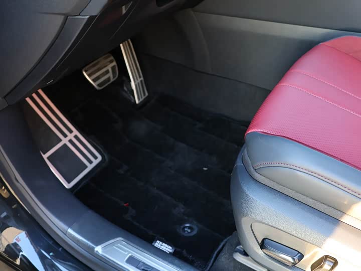 Фото 14 - Lexus RX