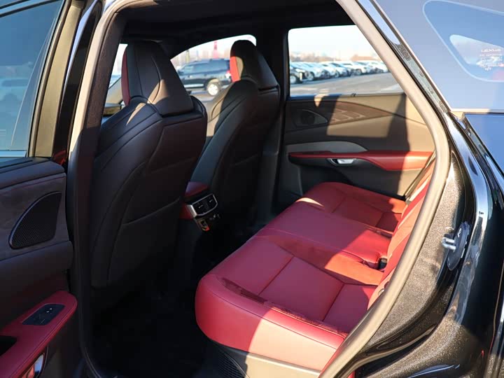 Фото 18 - Lexus RX