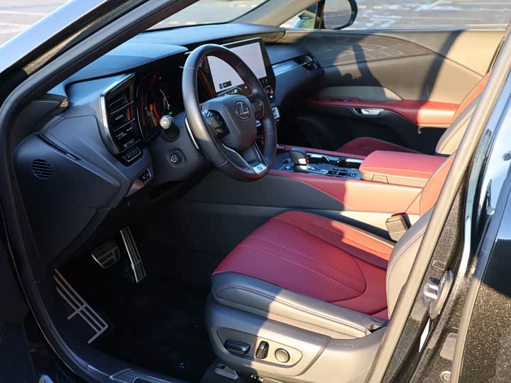 Фото 9 - Lexus RX