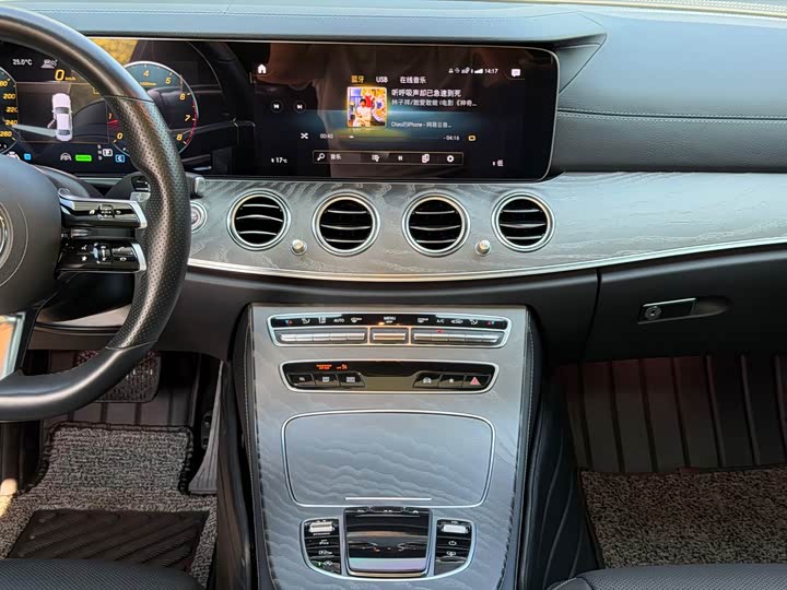 Фото 14 - Mercedes-Benz E-Class