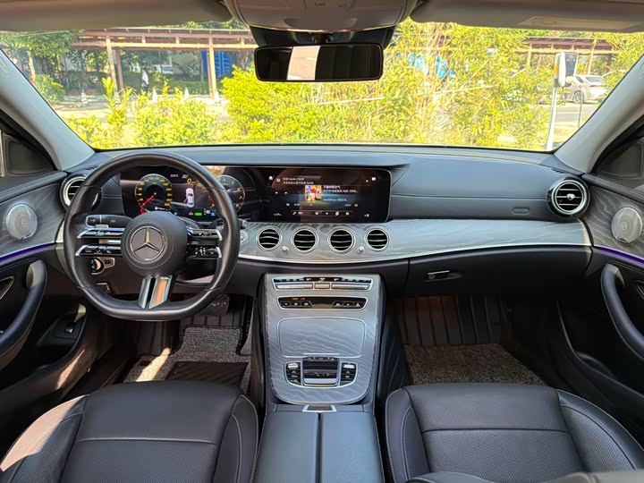 Фото 15 - Mercedes-Benz E-Class