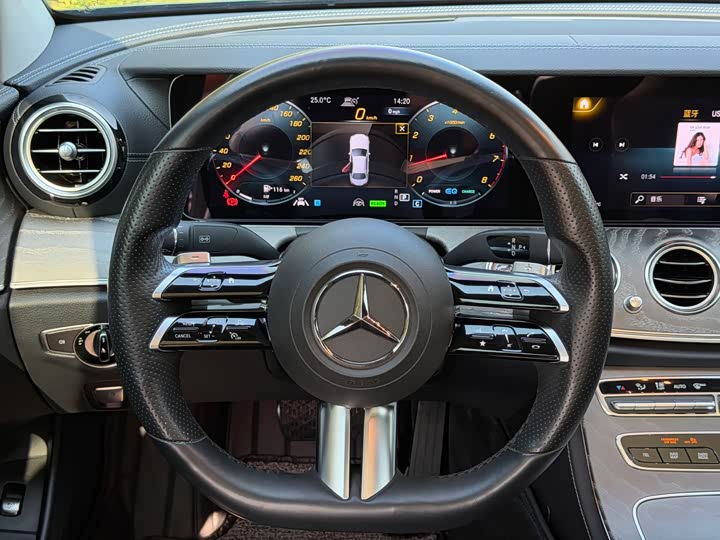 Фото 18 - Mercedes-Benz E-Class