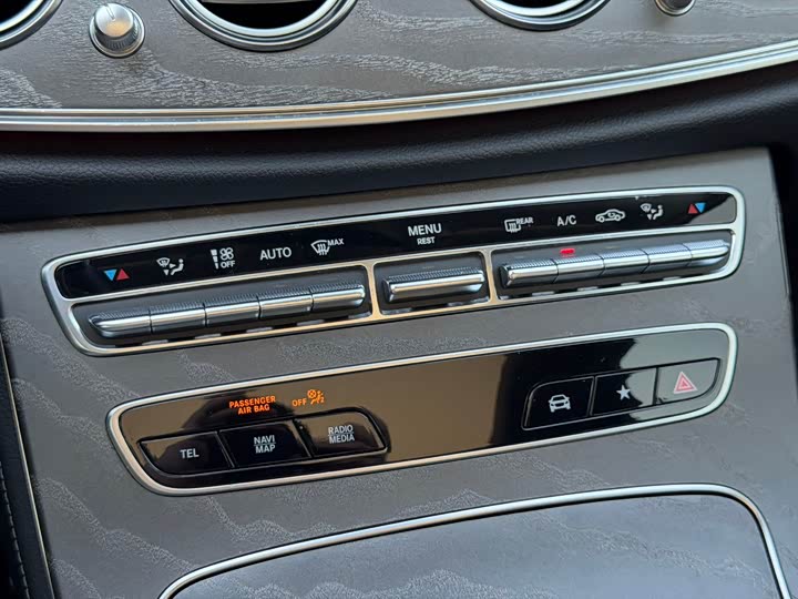 Фото 22 - Mercedes-Benz E-Class