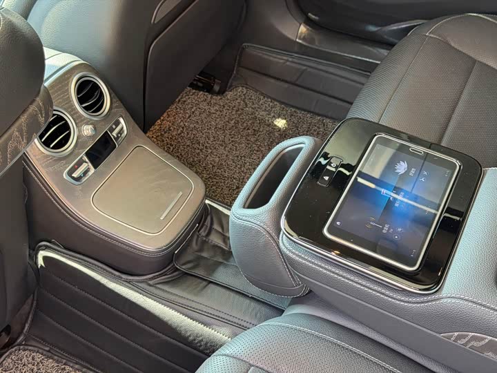 Фото 24 - Mercedes-Benz E-Class