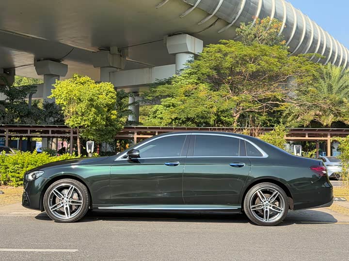 Фото 4 - Mercedes-Benz E-Class