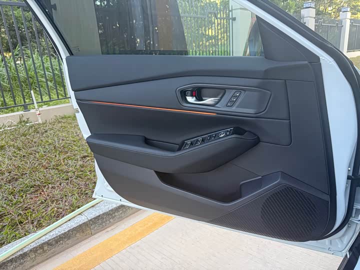 Фото 16 - Honda Accord