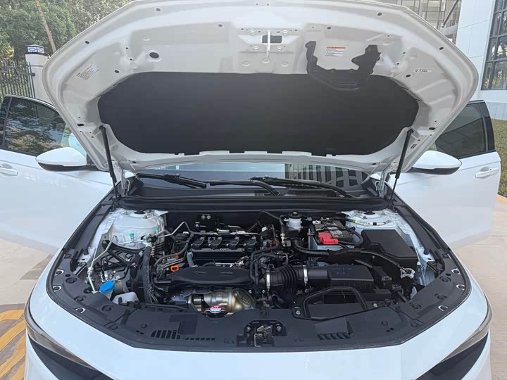 Фото 17 - Honda Accord