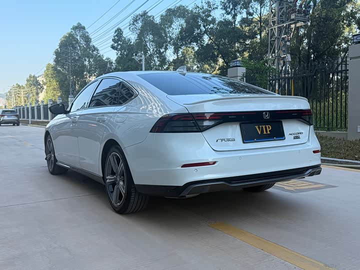 Фото 4 - Honda Accord