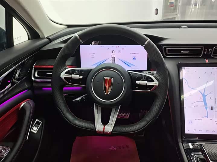 Фото 15 - Hongqi H6