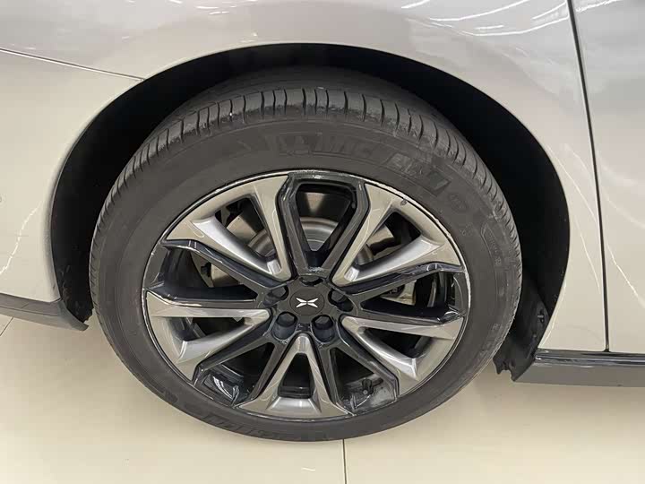 Фото 14 - XPeng P7