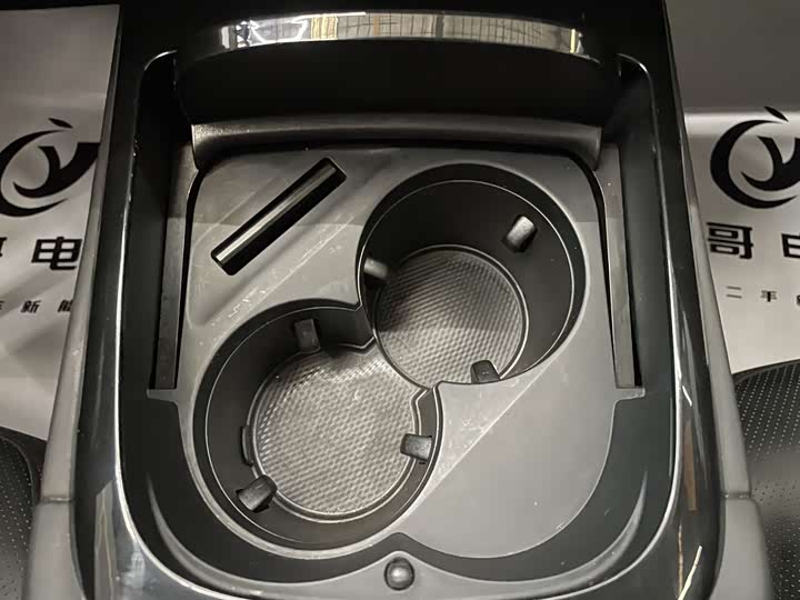 Фото 9 - XPeng P7