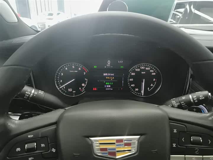 Фото 12 - Cadillac XT6