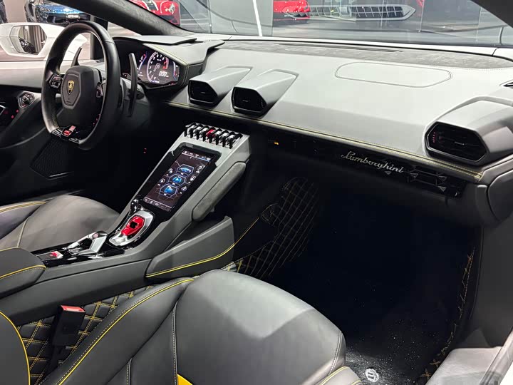 Фото 11 - Lamborghini Huracán