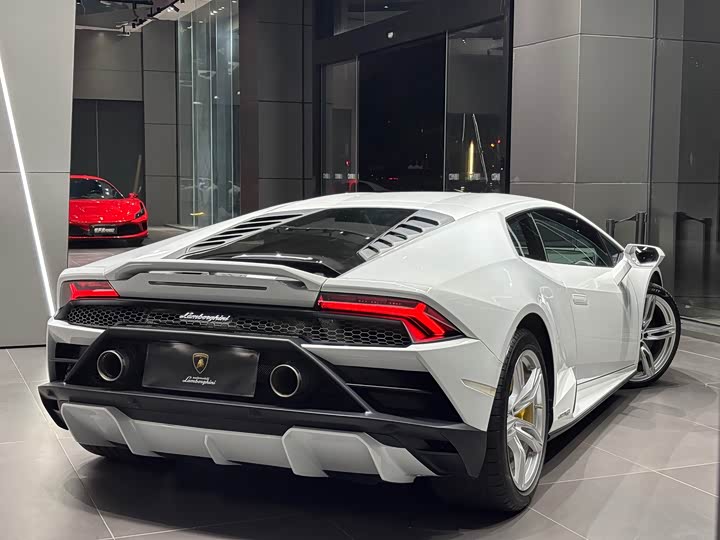 Фото 3 - Lamborghini Huracán