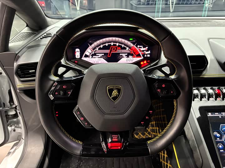 Фото 8 - Lamborghini Huracán