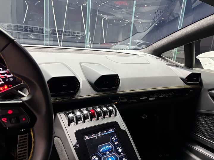 Фото 9 - Lamborghini Huracán