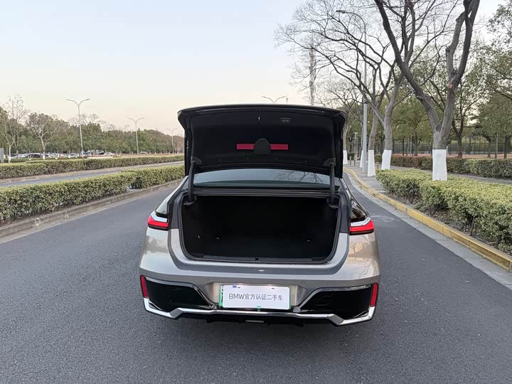 Фото 10 - BMW i7