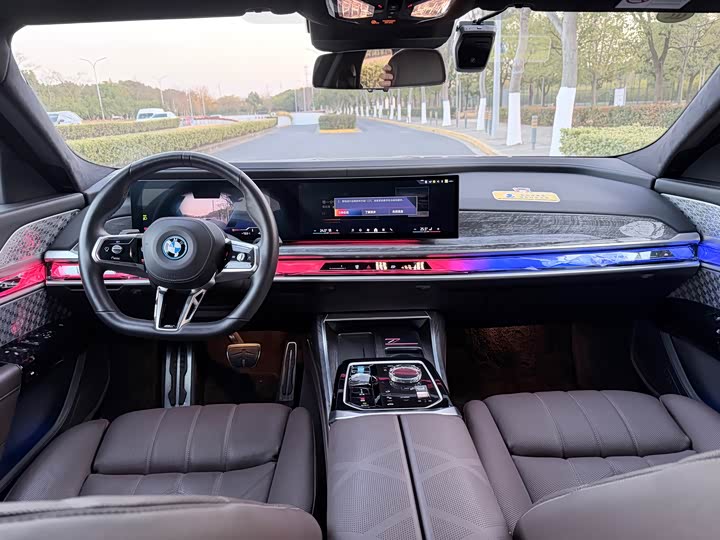 Фото 7 - BMW i7