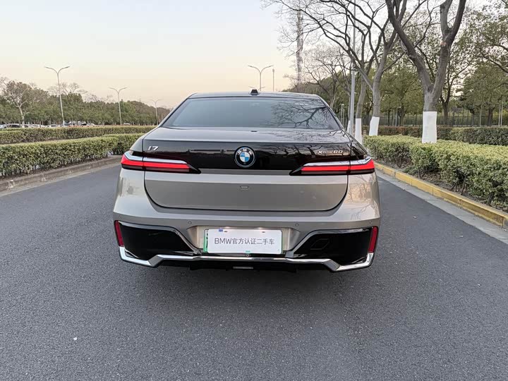 Фото 8 - BMW i7
