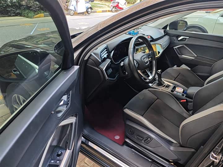 Фото 18 - Audi Q3