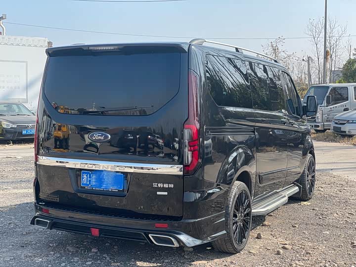 Фото 4 - Ford Tourneo