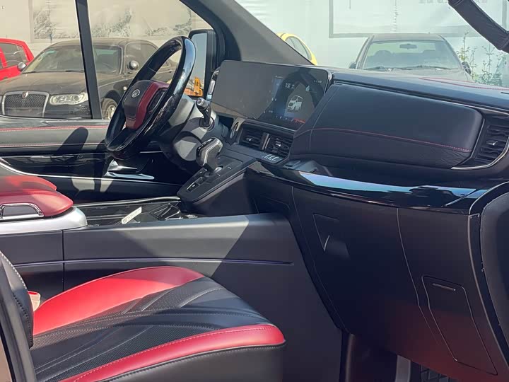 Фото 8 - Ford Tourneo