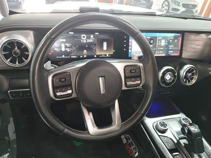 Фото 11 - Tank 300